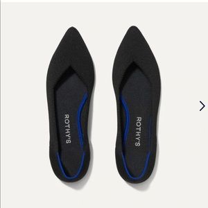 🎉SALE!!!🎉 Rothy’s The Point Black Solid pointy toe flats. Size 6.5 gently worn